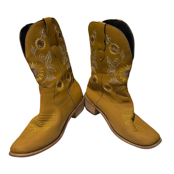 Sunflower Embroidered Cowgirl Boots - Picture 3 of 6